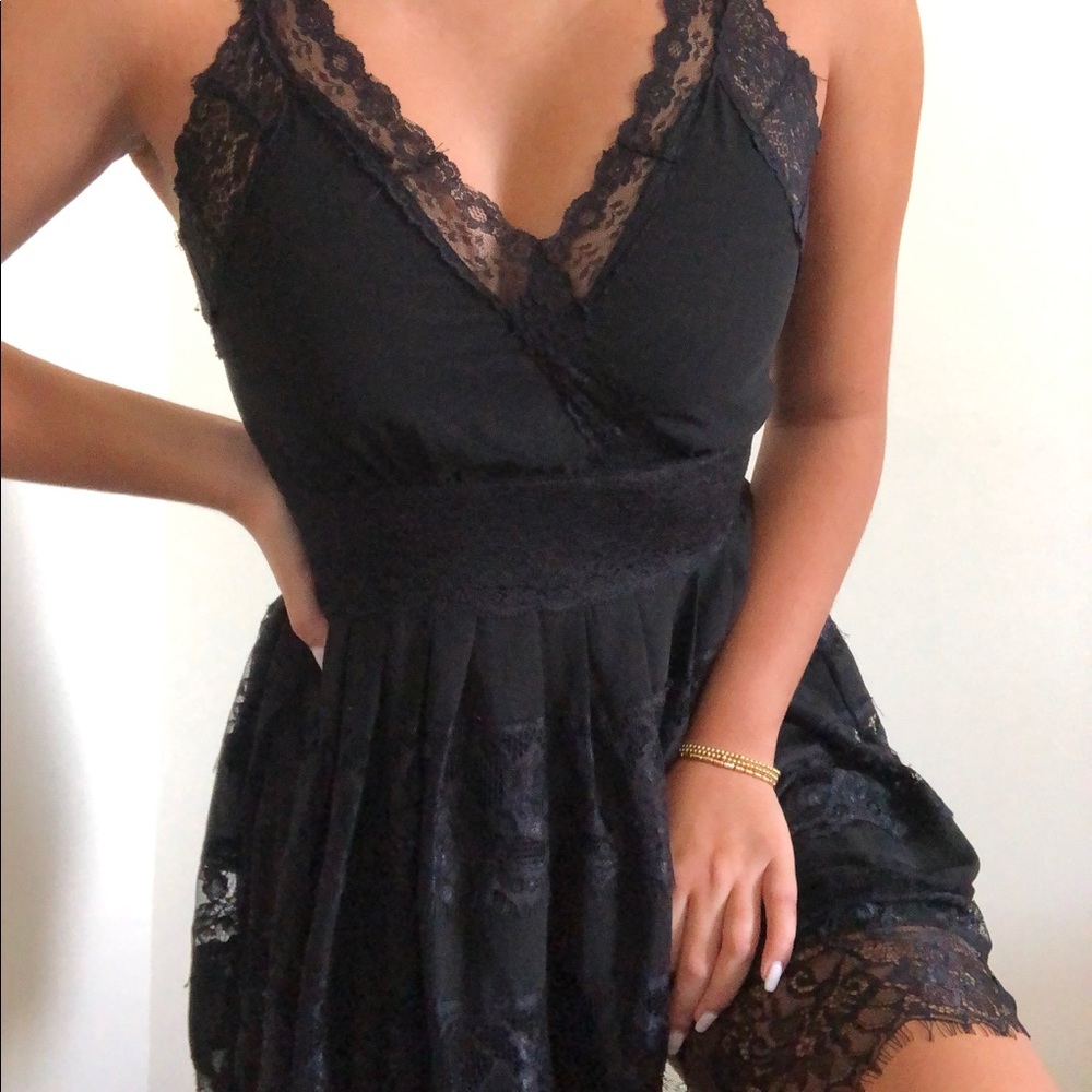 Black lace dress V neck. S